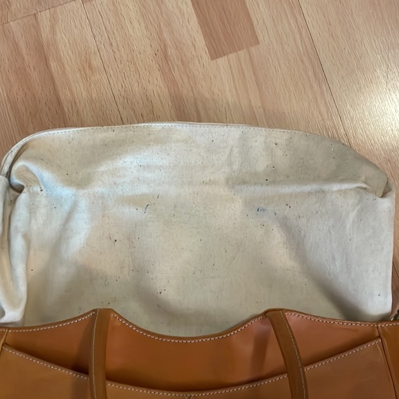 Guia’s Italian Leather Tote Bag - Picture 7 of 9